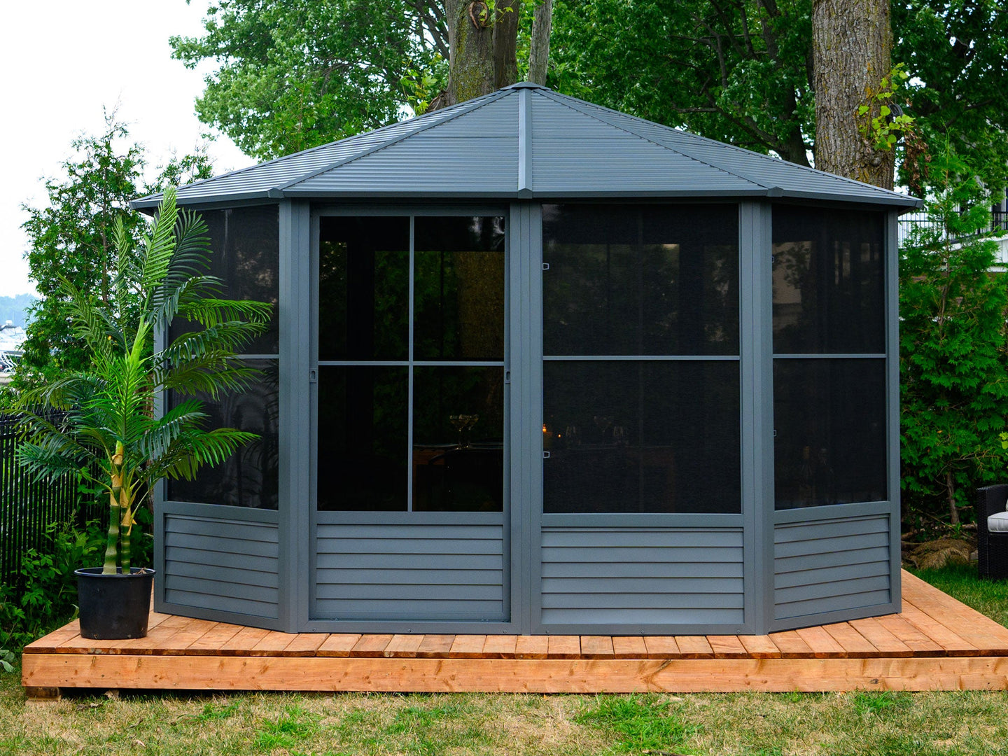 Gazebo Penguin Florence Freestanding Solarium - Sand/Slate- Metal/Polycarbonate Roof